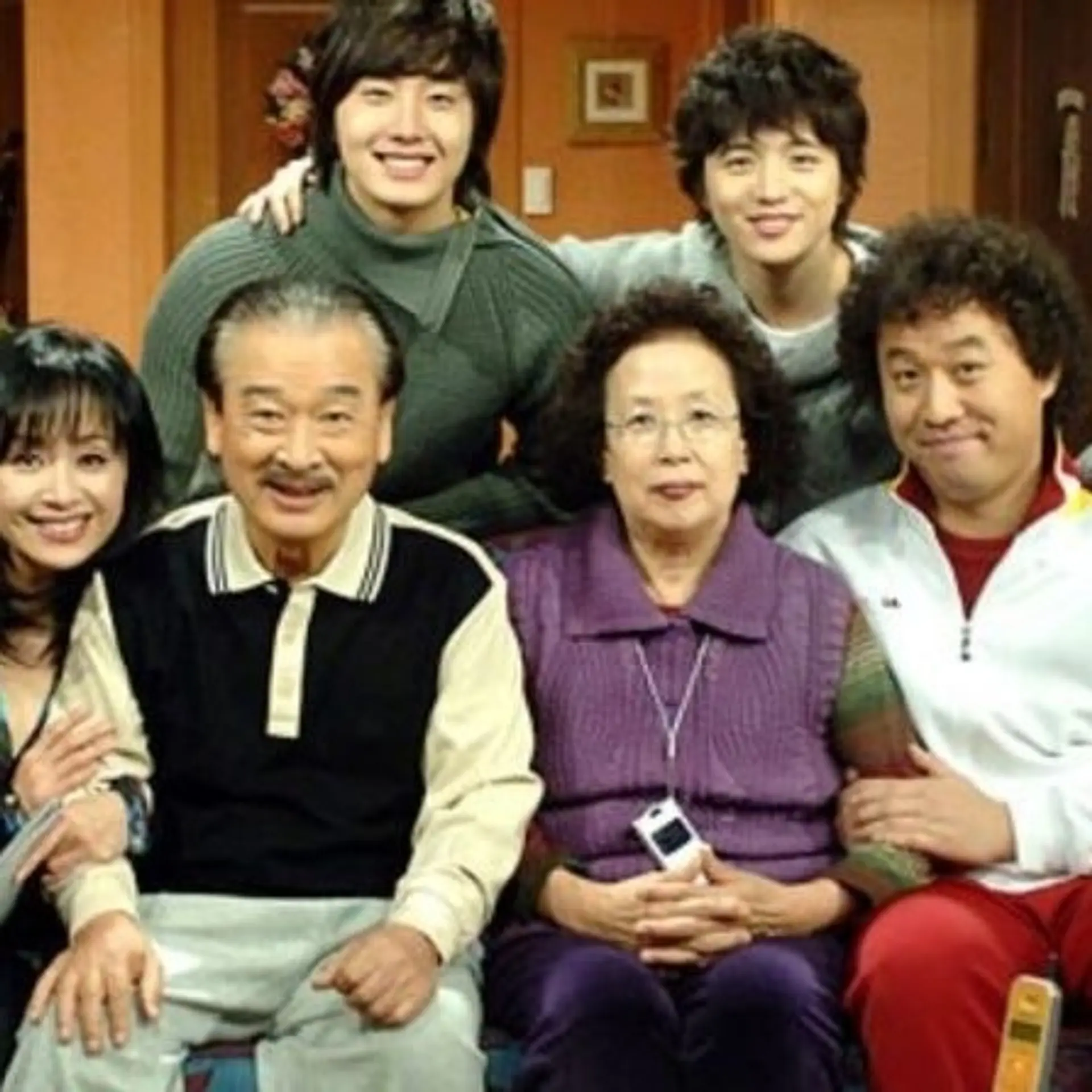 Gátlástalanul magasra ugrani / A koreai sitcom aranykora, amelyet a család portréja teremtett