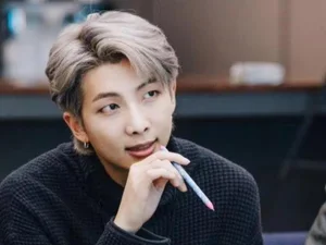 BTS RM, 언어로 세계를 짓는 아티스트