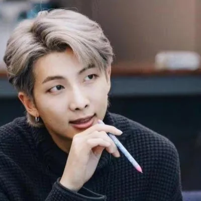 BTS RM, אמן הבונה את העולם בשפה